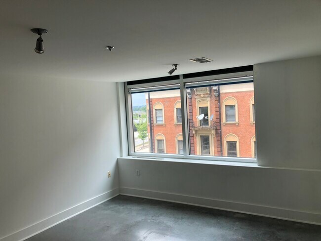 Building Photo - 353 W 4th St