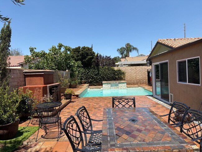 Building Photo - Spectacular-Remodeled 4-Bedroom Home with Pool, Spa, + 600 sqft Bonus Space in lovely Sylmar neig...