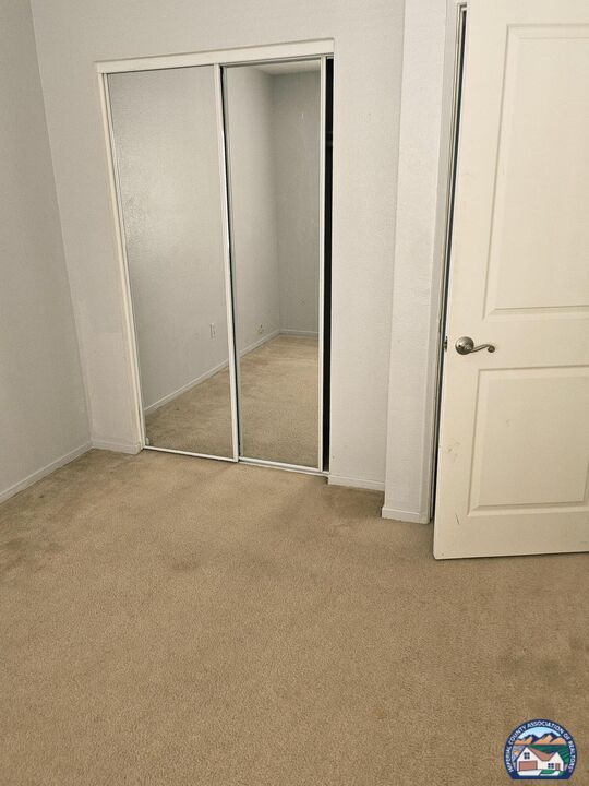 Building Photo - 1481 Rodeo Dr