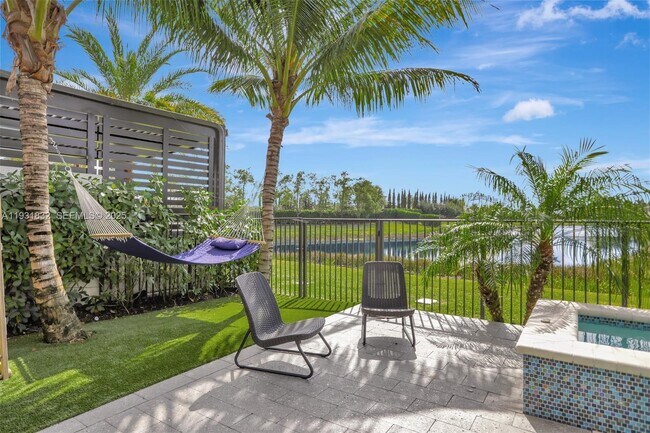 Building Photo - 17113 Aquavera Way