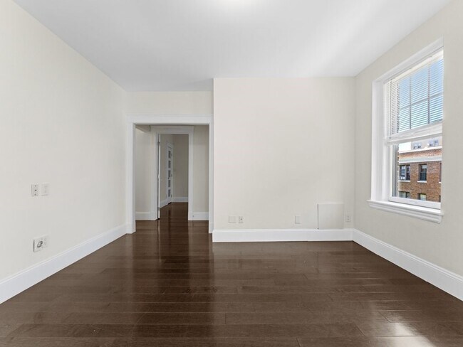 Building Photo - 62 Queensberry St
