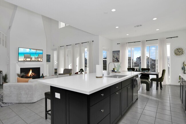 Building Photo - Waterfront Beauty