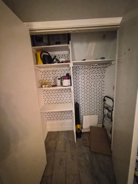 Front entry way closet - 4040 Avondale Ave
