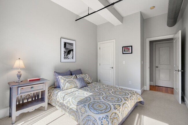 Building Photo - 61 Market St