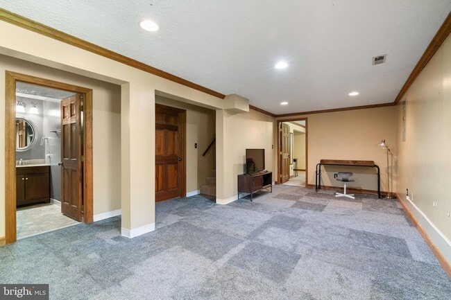 Building Photo - 127 Pilgrim Cove