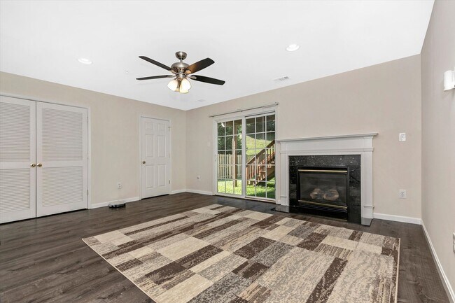 Building Photo - Twin Arch