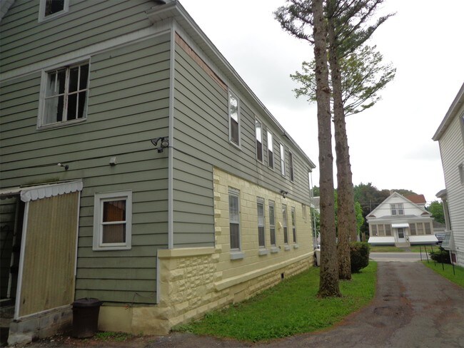 Building Photo - 20 Clarke Ave