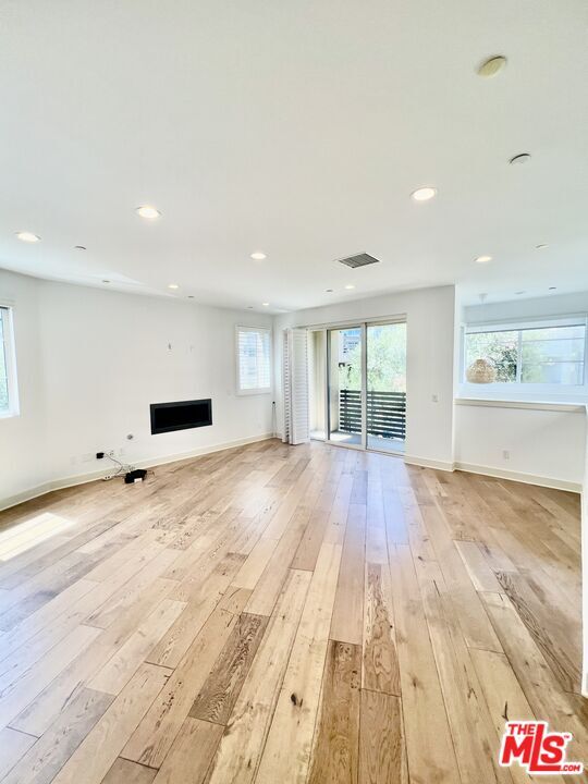 Building Photo - 5849 S Sparrow Ct