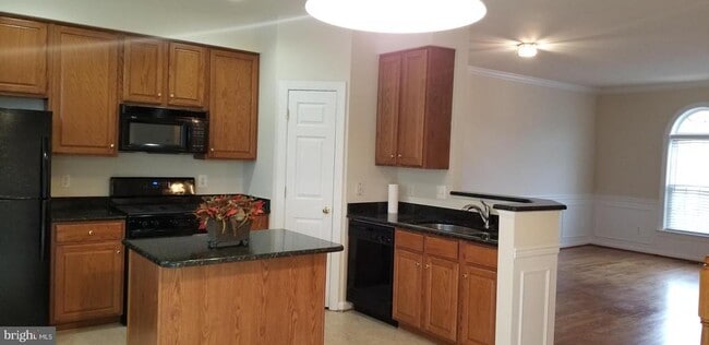 Building Photo - 5503 Sacramento Mews Pl