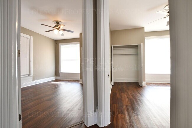 Building Photo - 319 W Lee St