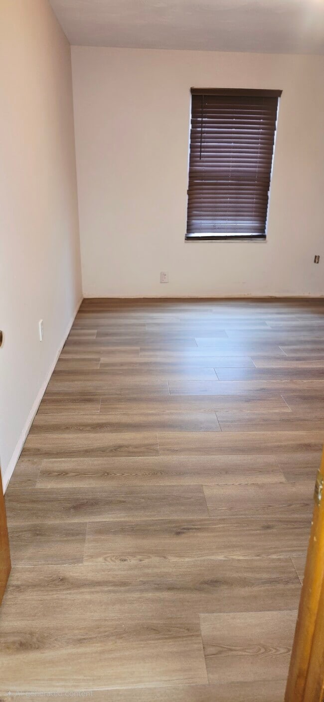 Building Photo - 9112 E Prospect Rd