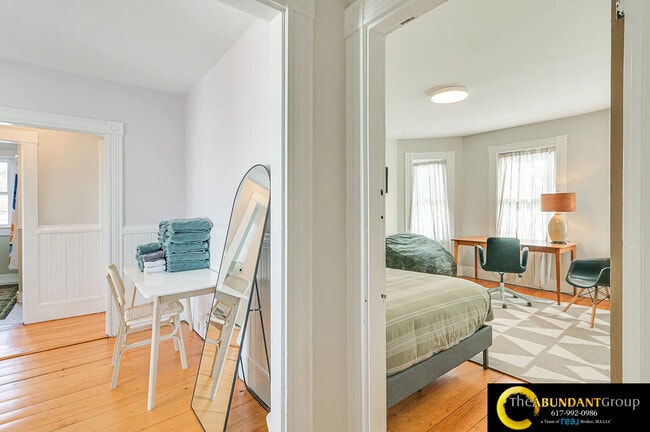 Building Photo - 44 Cottage St