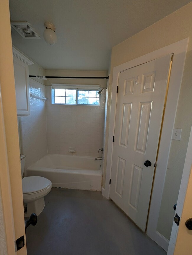 Building Photo - 106 Commercial Dr