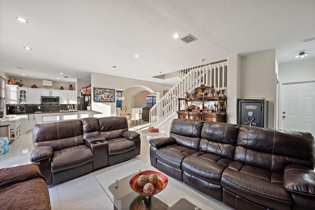 Building Photo - 1360 SW 142nd Ave