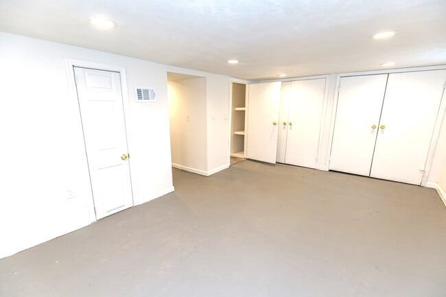 Building Photo - 347 High St