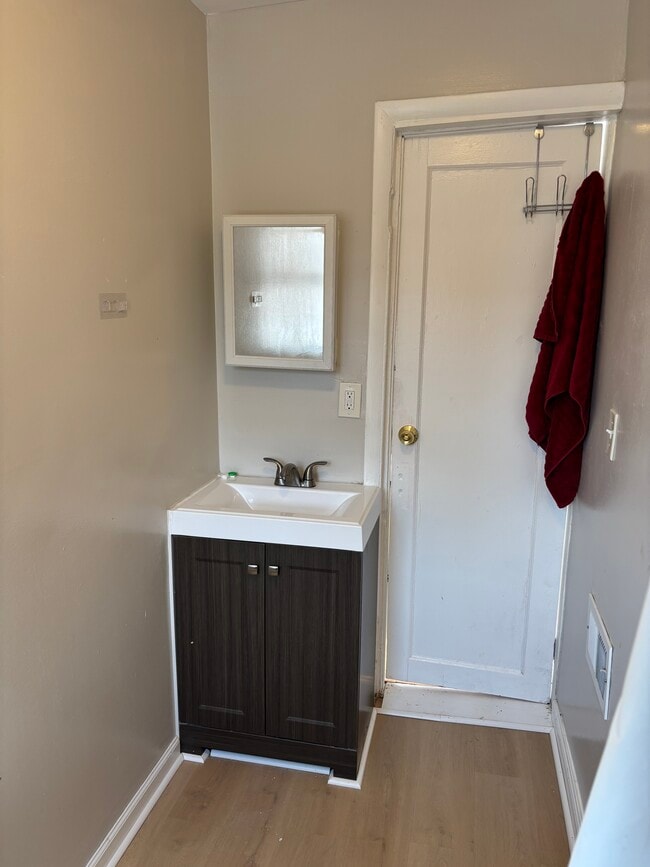 Building Photo - 243 Niagara St