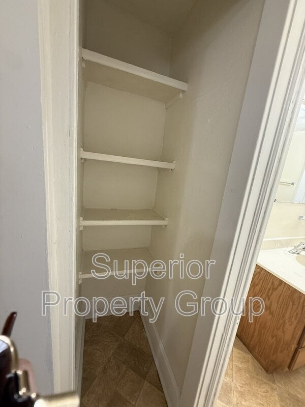 Building Photo - 18 N Fair Oaks Ave