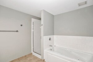 Building Photo - 21 W Chestnut St