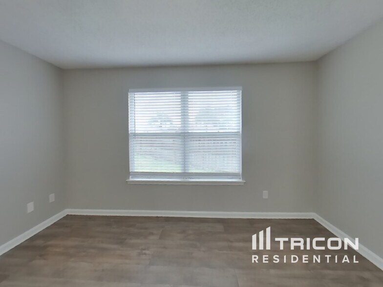 Building Photo - 11507 Otters Den Ct E