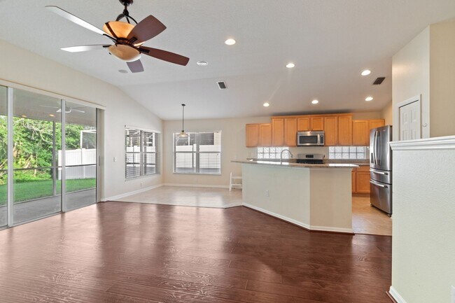 Building Photo - 4 bed, 2 Bath New Tampa Home for Lease!