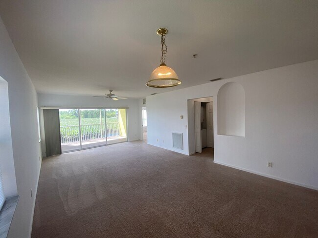 Building Photo - 2140 Heron Lake Dr