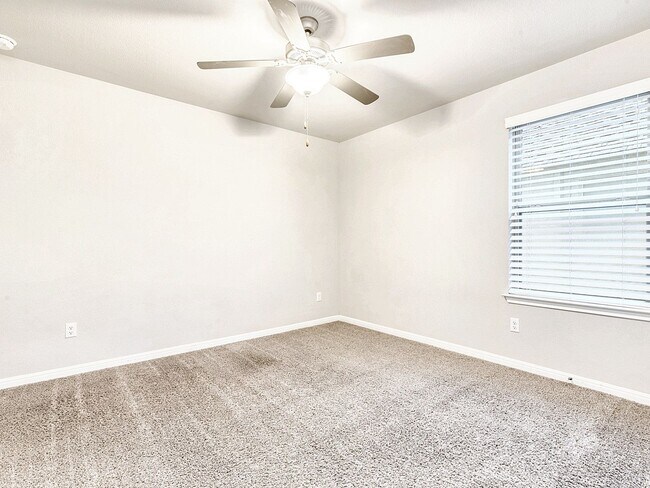 Building Photo - Warm & Welcoming 3/BR 2.5 Home in Dripping...