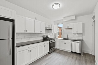 Building Photo - Spacious 1 Bedroom Apartment with Den - In Unit Laundry!