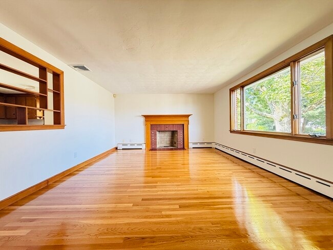 Primary Photo - 30 Gardner St