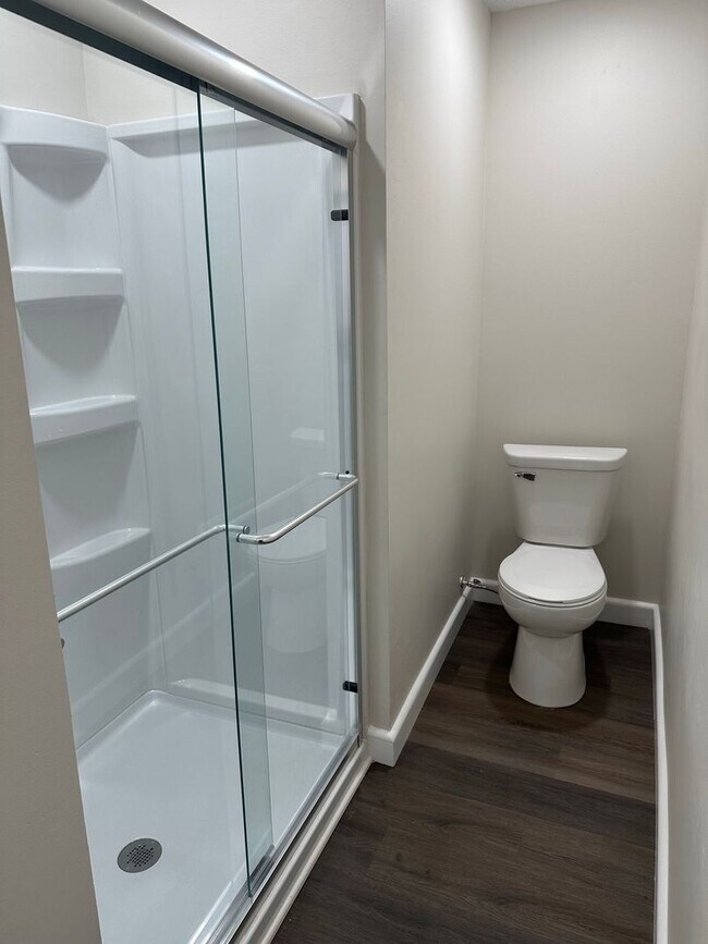 Building Photo - 1024 Main St