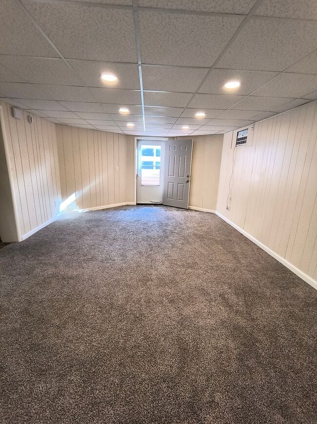 Building Photo - Completely Renovated 2 Bedroom in Downtown Council Bluffs