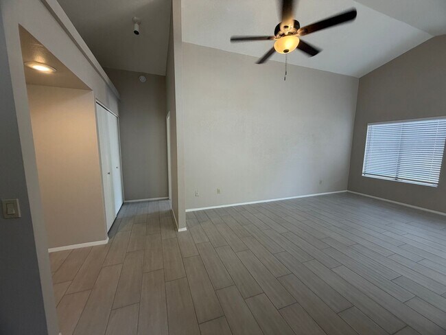 Building Photo - Newly Remodeled Glendale Home