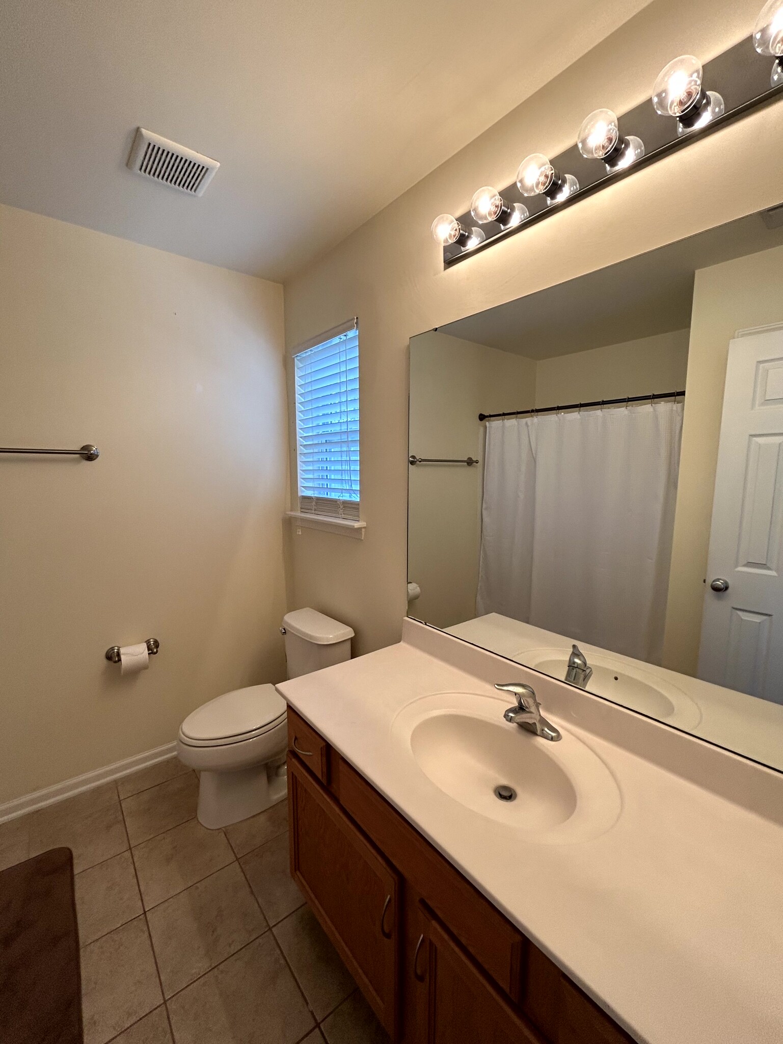 Building Photo - 122 Sonata Cir