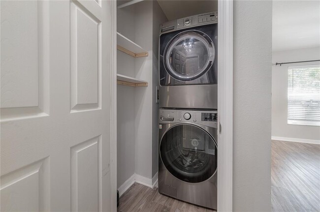 Building Photo - 595 Shady Grove Dr