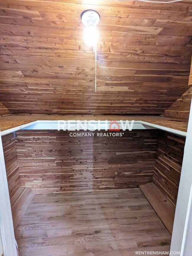 Building Photo - Convenient, 3/2 Home In East Memphis Now A...