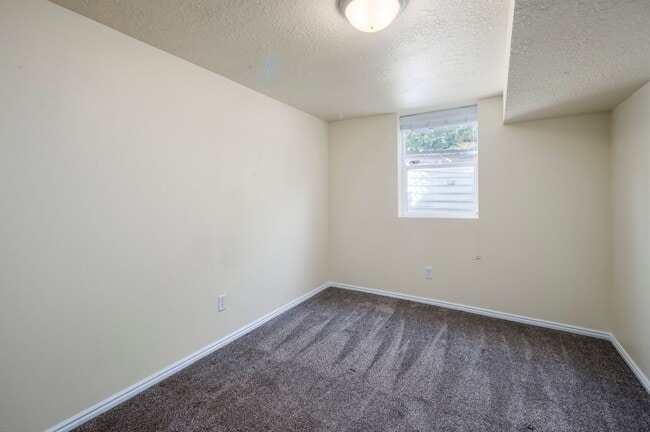 Building Photo - Newly Updated Liberty Wells Duplex!!