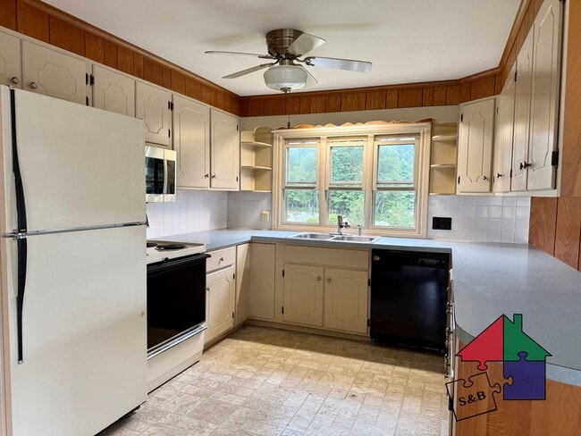 Building Photo - Stunning 2 Bedroom Home in Northfield!