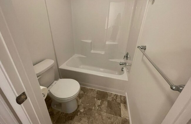 Building Photo - Stunning 4 bedroom 2.5 Bathroom Home in Ma...
