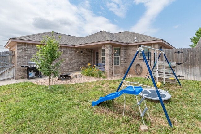 Building Photo - 3/2 in Tradewinds