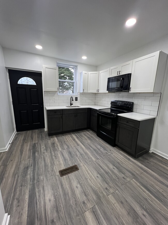 Building Photo - 912 Pennell St