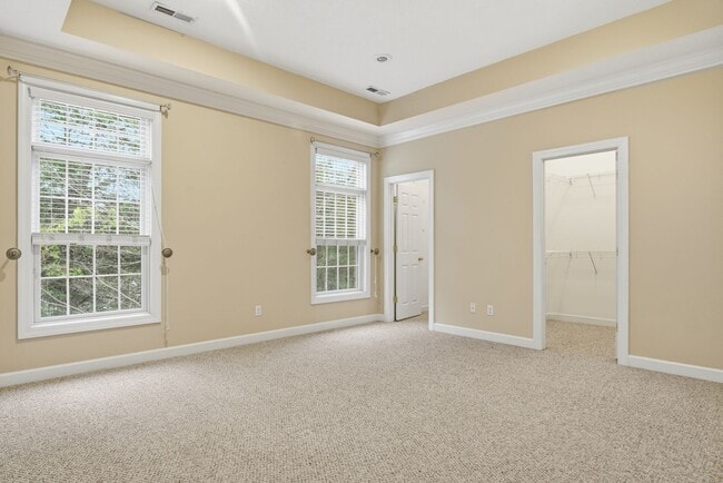 Building Photo - 4 Bed/3 Bath. Pet Friendly. Master on Main