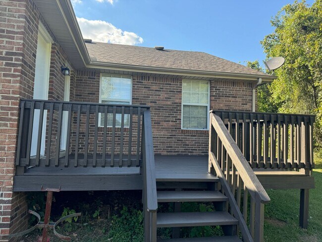 Building Photo - 423 Cook Dr