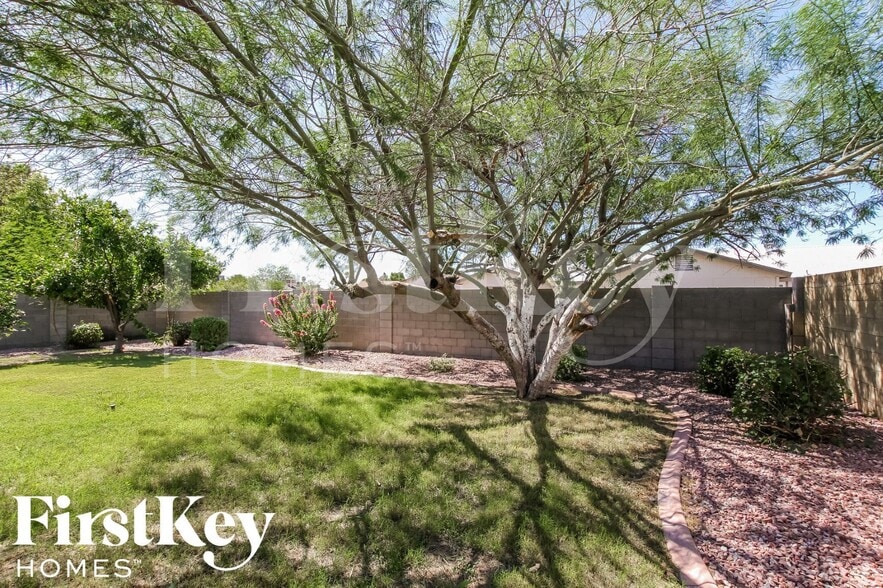 Building Photo - 15034 N 38th St