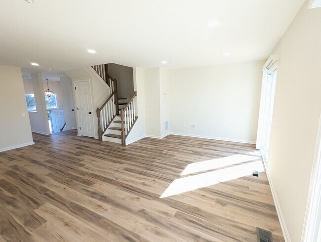 Building Photo - 7122 Collinsworth Pl