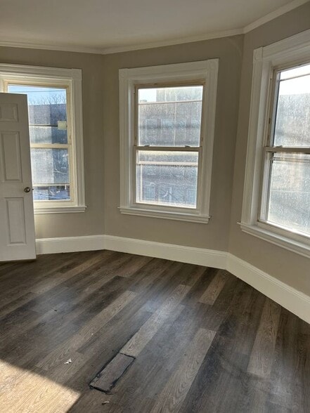 Building Photo - 666 Metropolitan Ave