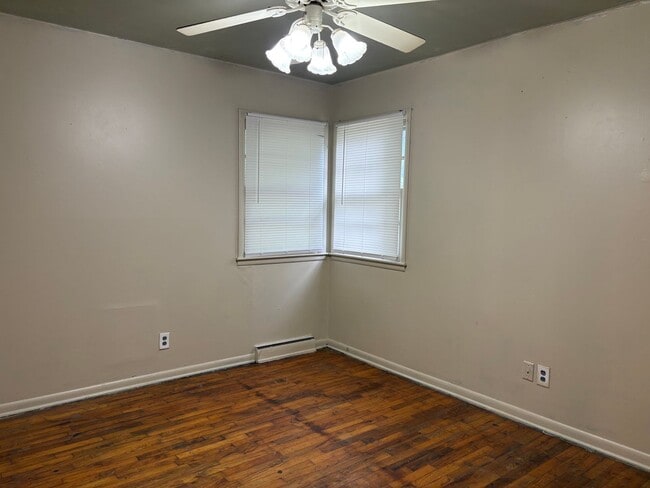 Building Photo - 3 BEDROOM 1 BATH HOME