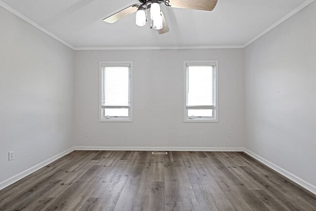 Building Photo - Spacious 5BR House on 2 acres in Chapin!