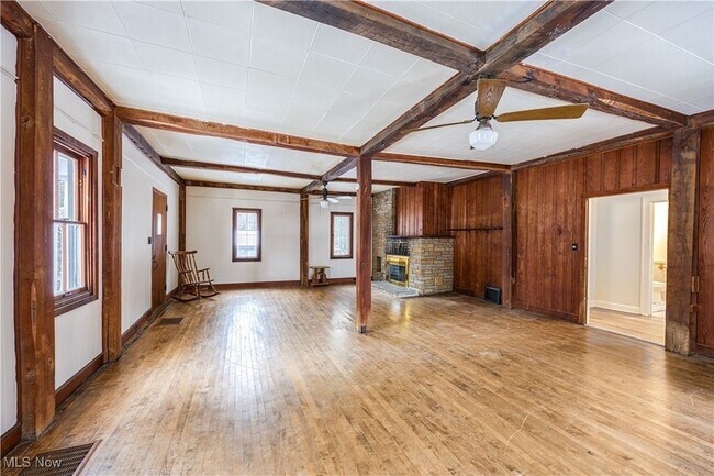 Building Photo - 15555 Munn Rd