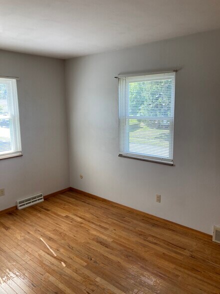 Building Photo - 234 E 33rd St