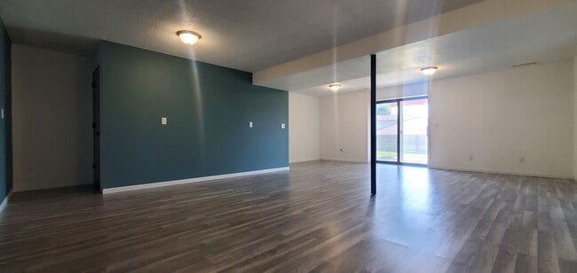 Building Photo - 3731 33rd Ave SW