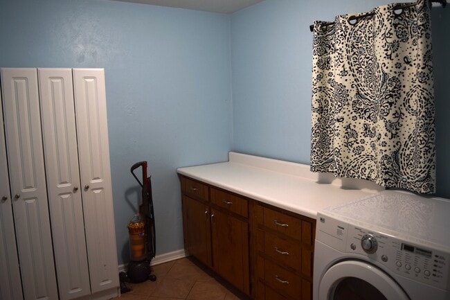 Building Photo - Charming 3 bedroom house for rent August 6, 2026, w/ a garage and privacy fenced back yard for $1...